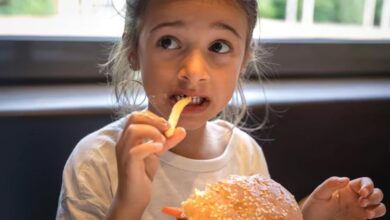 Kids Care: 12 साल तक के बच्चों को न खिलाएं ये 4 फूड्स, बीमारियों का बढ़ जाएगा जोखिम