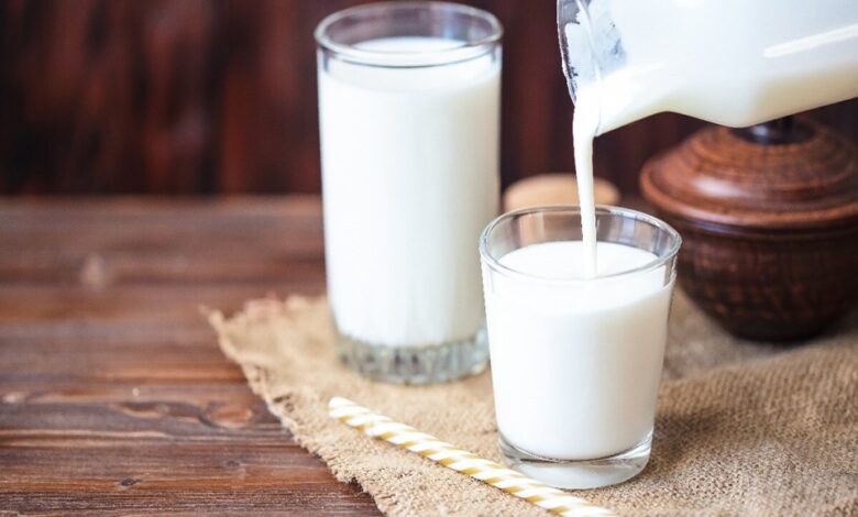 Health Tips: सर्दियों में दूध में मिलाकर पिएं ये चीज, मिलेंगे एक नहीं बल्कि कई फायदे