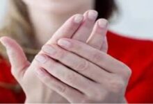 Alert! सर्दियों में हाथ-पैरों पर अगर दिख रहे यह लक्षण, तो बिलकुल भी न करें इग्नोर