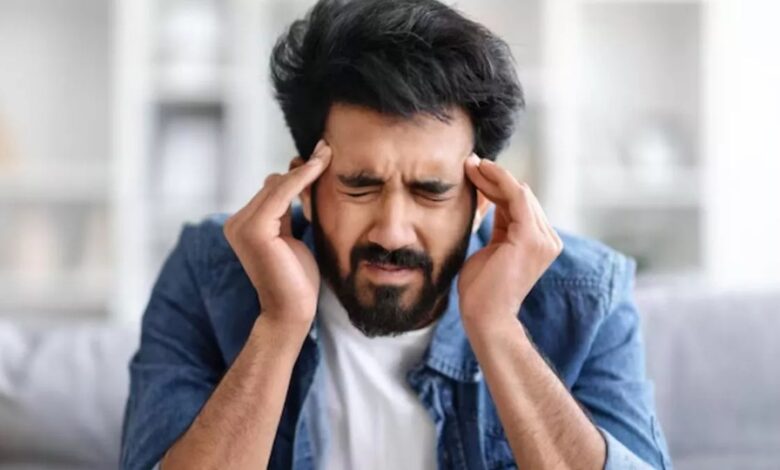 Migraine: छोटी-छोटी गलतियां बढ़ाती हैं बड़ी समस्या, जानिए किन वजहों से होता है माइग्रेन अटैक