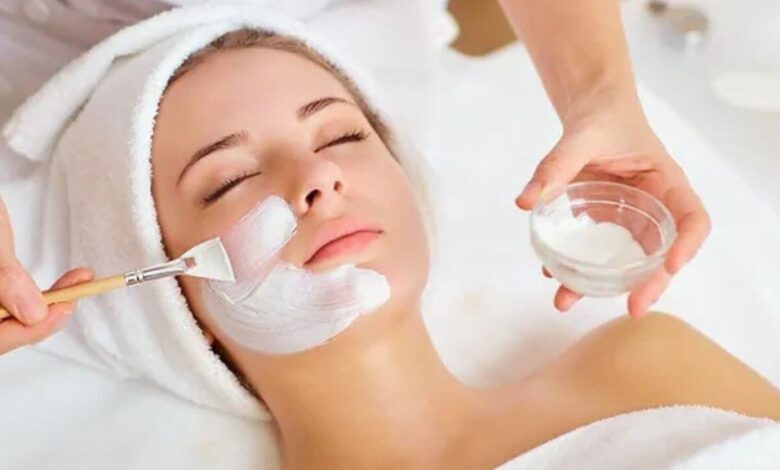 Skin Care: चाहते हैं त्वचा पर नेचुरल निखार? अपनाएं ये फेस मास्क