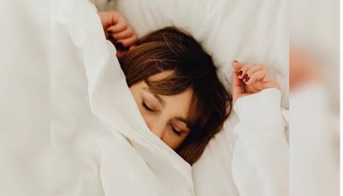 Healthy Sleep: मुंह ढककर सोने से होते हैं कई नुक्सान? जानिए क्या कहती है रिसर्च