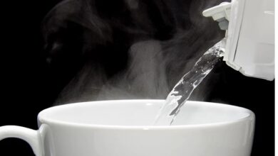 Warm Water Benefits: गर्म पानी पीते ही शरीर से निकलेंगे जहरीले टॉक्सिन, दिखेगा चमत्कारी असर!