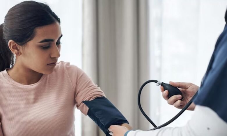 Blood Pressure: सुबह-सुबह महसूस होते हैं ये लक्षण, तो समझ जाइए कि बढ़ गया है आपका ब्लड प्रेशर