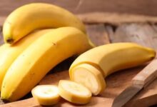 Health Tips: क्या आप भी खाली पेट खाते हैं केला, अभी हो जाएं सावधान