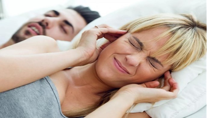 Snoring: सर्दियों में क्यों अधिक आते हैं खर्राटे? कहीं ये किसी गंभीर बीमारी का संकेत तो नहीं