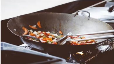 Health Tips: लोहे की कढ़ाई में भूलकर भी न पकाएं ये चीजें, जानलेवा हो जायेगा खाना!