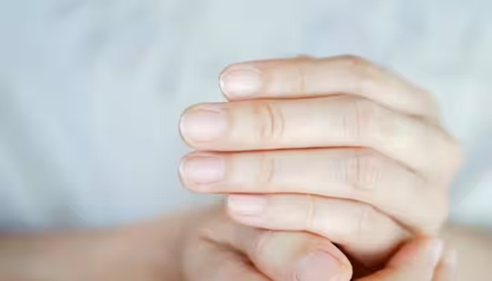 Health Tips: नाखूनों में होने वाले बदलाव हो सकते हैं इन गंभीर बीमारियों के संकेत