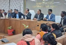 Lucknow: 75 स्वास्थ्य कार्यकर्ता सम्मानित, डॉ. एनबी सिंह ने दिया प्रशस्ति पत्र