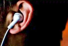 Health Tips: इयरफोन का अधिक इस्तेमाल बना सकता है बहरा, जान लें हेडफोन लगाने का ये नियम