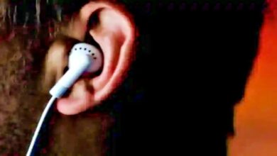 Health Tips: इयरफोन का अधिक इस्तेमाल बना सकता है बहरा, जान लें हेडफोन लगाने का ये नियम