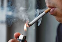 Smoking and Hair Loss: सिगरेट पीने वालों के वक्त से पहले आ जाता है गंजापन, हो जाइए सावधान