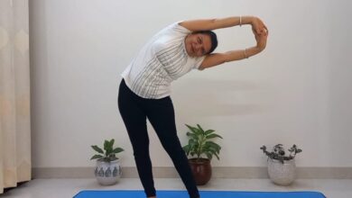 Tiryak Tadasan: शारीरिक और मानसिक स्वास्थ्य, दोनों के लिए रोजाना करें तिर्यक ताड़ासन