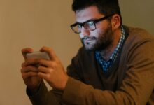 Premature Ageing: ज्यादा बैठना स्मोकिंग जितना खतरनाक! जानें वेआदतें जो समय से पहले बना रहीं बूढ़ा