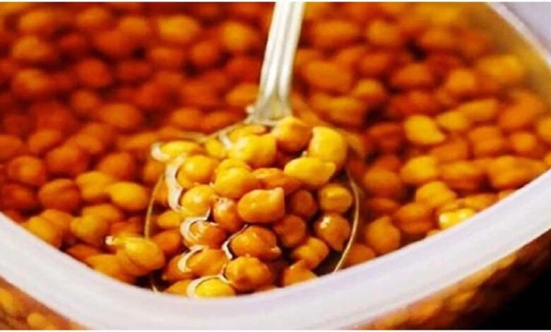 Soaked Chana: सुबह खाली पेट काला चना भिगोकर खाना है फायदेमंद!