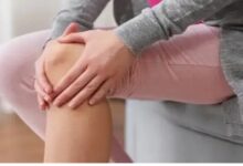 Joint Pain: जोड़ों में रहता है दर्द, कमजोर होने लगी हैं हड्डियां, अपनाएं ये उपाय