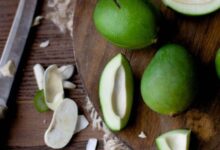 Raw Mango: कच्चा आम खाने से क्या क्या फायदे होते हैं? लाभ जान आज से शुरू कर देंगे खाना