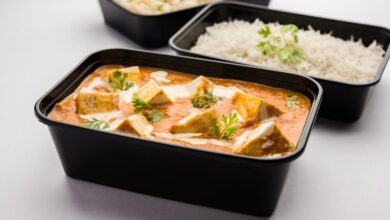 Plastic Food Containers: प्लास्टिक के काले डब्बों में पैक करवाते हैं खाना, जानिए यह कितना खतरनाक?