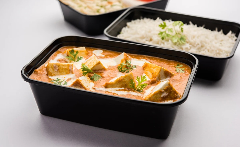 Plastic Food Containers: प्लास्टिक के काले डब्बों में पैक करवाते हैं खाना, जानिए यह कितना खतरनाक?