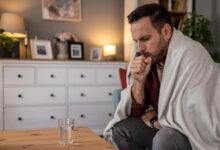 Cough: मौसम बदलने पर खांसी क्यों शुरू होती है? यहां जानें वजह और बचने के उपाय