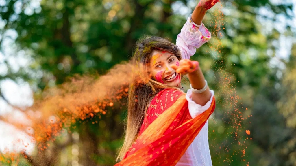 Holi 2026: होली पर स्किन को रखना है सुरक्षित, प्री और पोस्ट होली के जरूरी टिप्स जानिए