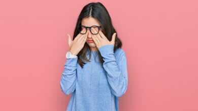 Eye Problems: आंखों में जलन-चुभन ने कर दिया है परेशान? जानिए कैसे पाएं आराम