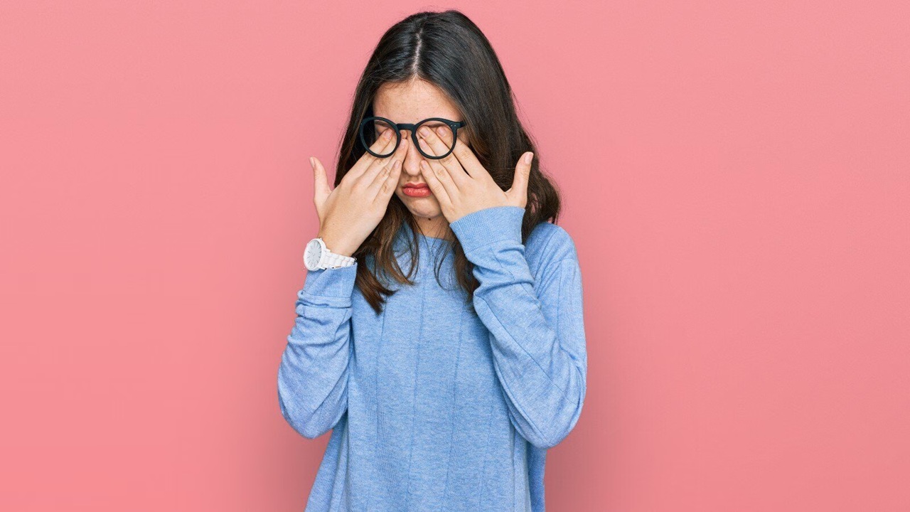 Eye Problems: आंखों में जलन-चुभन ने कर दिया है परेशान? जानिए कैसे पाएं आराम