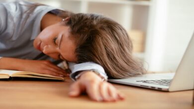 Health Tips: लंच के बाद सवार हो जाती है सुस्ती, हल्के में न लीजिए ये लक्षण