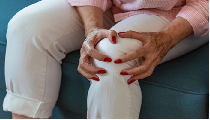 Joints Pain: बुढ़ापे तक नहीं सताएगा जोड़ों का दर्द, बस आज ही अपनाकर देखें ये उपाय