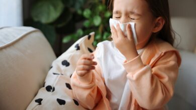 Cough in Kids: छोटे बच्चों की खांसी हो सकती है इस खतरनाक बीमारी का संकेत