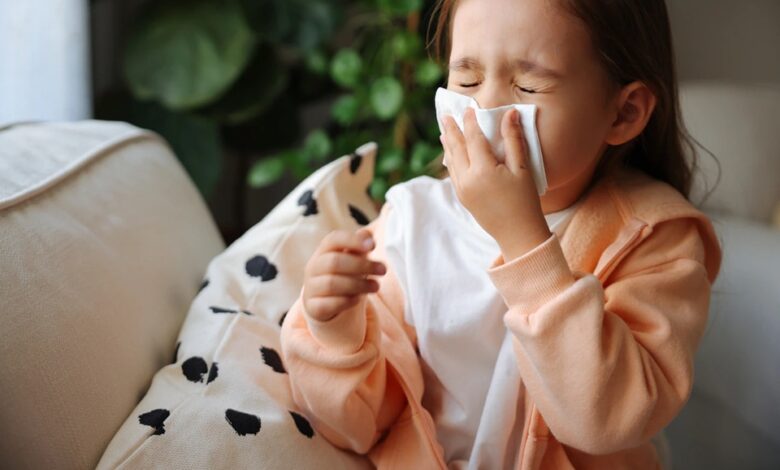 Cough in Kids: छोटे बच्चों की खांसी हो सकती है इस खतरनाक बीमारी का संकेत
