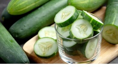 Cucumber: गर्मियों में खीरा खाते हैं? ये 5 गलतियां बना सकती हैं आपको बीमार