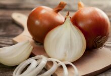 Onion Beneifts: गर्मियों में कच्चा प्याज खाने से क्या होता है? जान लें दी जाती है चिलचिलाती धूप में खाने की सलाह
