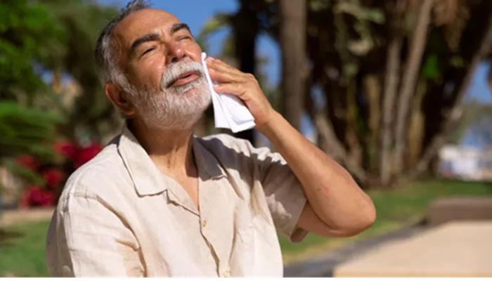 Heatstroke: ये लक्षण भी देते हैं हीट स्ट्रोक की चेतावनी, भूलकर भी न करें नजरअंदाज