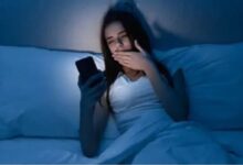 Health Tips in Hindi: देर रात तक जागना पड़ सकता है सेहत पर भारी,जानें क्या हैं साइड इफेक्ट्स?