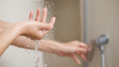 Summer Bathing Tips: गर्मी से राहत पाने के लिए 1 दिन में कितनी बार नहाना चाहिए?