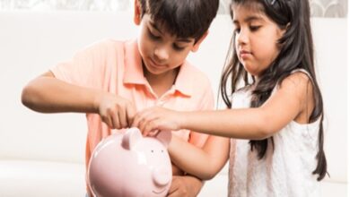 Children Education: बच्चों को बचपन से सिखाएं बचत का ये फॉर्मूला, नहीं करेंगे फिजूलखर्ची