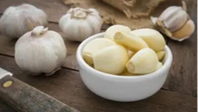 Garlic Eating Benefits: सुबह खाली पेट एक कली लहसुन खाने से क्या होता है?