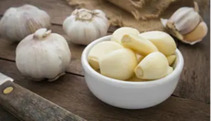 Garlic Eating Benefits: सुबह खाली पेट एक कली लहसुन खाने से क्या होता है?