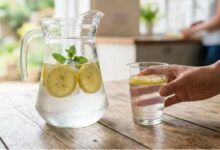 Lemon Water: नींबू पानी में भूलकर भी ना डालें ये चीज, जहर बन जाएगी ये ड्रिंक