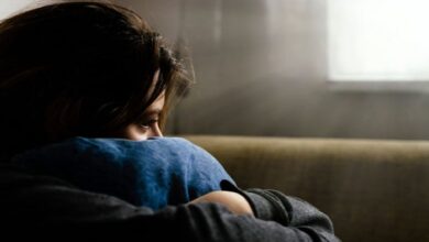 Loneliness: अकेलापन आपके शरीर को बना सकता है बीमार, जानें क्यों है Loneliness खतरनाक?