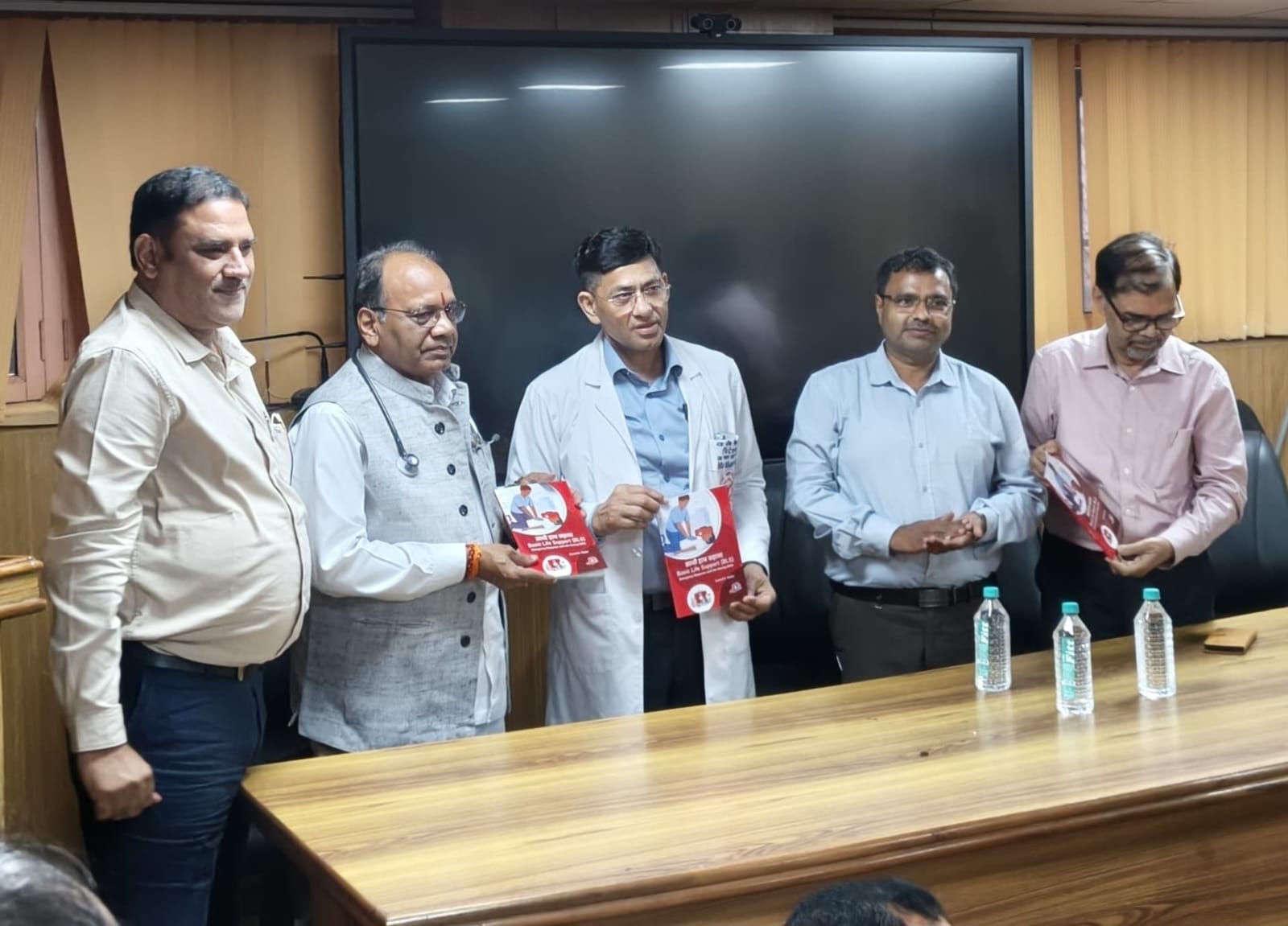 Lucknow: सिविल हॉस्पिटल में "साथी हाथ बढ़ाना" पर परिचर्चा एवं सम्मान समारोह