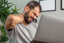 Neck Pain: सुबह उठने के बाद गर्दन में होता है तेज दर्द? इन योगासन से मिलेगा आराम