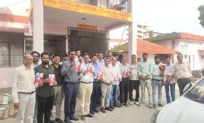 Barabanki News: यूथ फार्मेसिस्ट फेडरेशन के अध्यक्ष के जन्मदिन पर 16 यूनिट रक्तदान