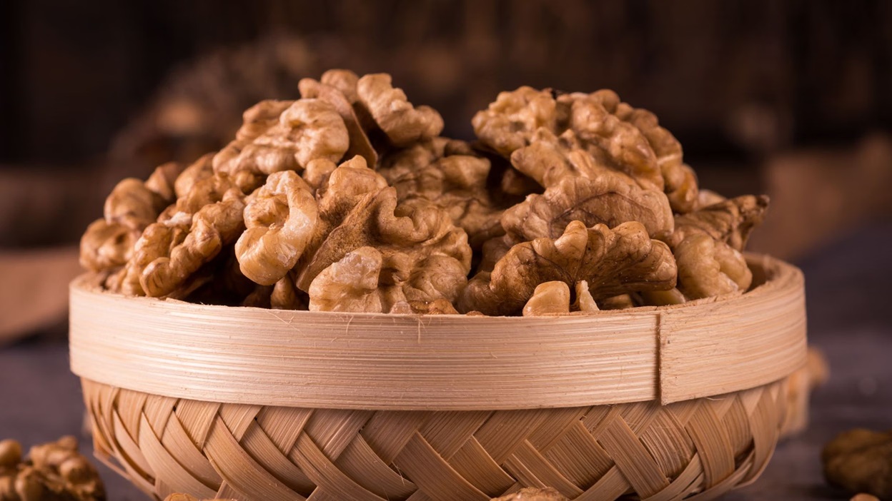 Immunity Booster Foods: प्रदूषण के बीच मजबूत रखें इम्यूनिटी, डाइट में शामिल करें ये चीजें