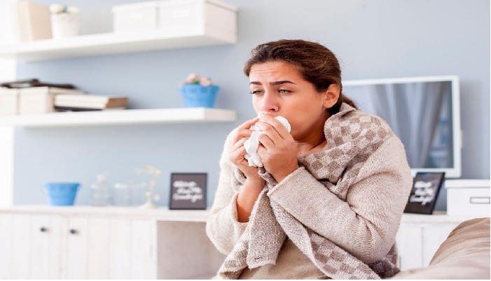 Seasonal Health Tips: मौसम बदलते ही क्यों हो जाते हैं बीमार? नोट करें बचाव के 5 आसान टिप्स